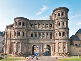 Die Porta Nigra: Das Wahrzeichen von Trier Die Porta Nigra: Das Wahrzeichen von Trier