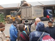 Indische Landwirte auf einer landwirtschaftlichen Einrichtung Indische Landwirte auf einer landwirtschaftlichen Einrichtung