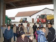 Indische Landwirte auf einer landwirtschaftlichen Einrichtung Indische Landwirte auf einer landwirtschaftlichen Einrichtung