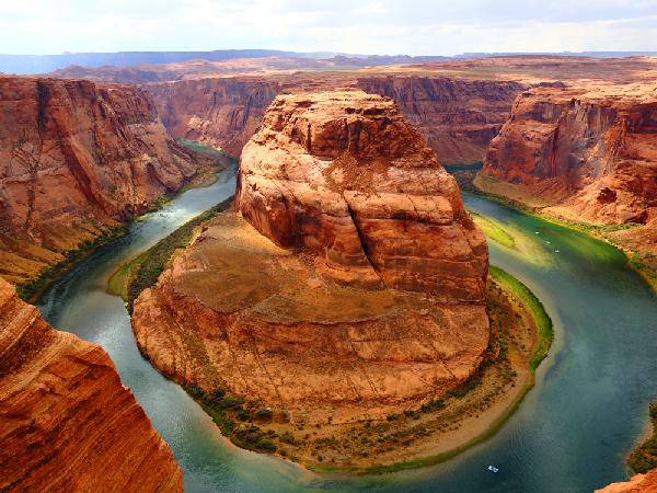 Die tiefe Talschlucht des Colorado River und das prächtige Farbenspiel der Gesteinsschichten werden Sie begeistern...